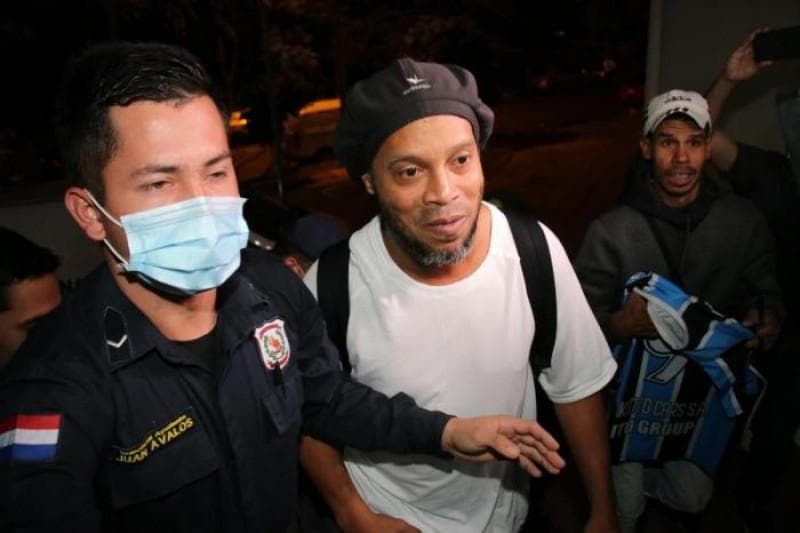 Justiça paraguaia rejeita recurso e mantém Ronaldinho Gaúcho em prisão domiciliar