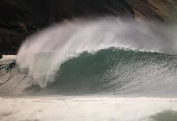 Marinha emite alerta até esta terça de ventos fortes de mais de 60 km e ressaca com ondas de até 3,5 metros em toda a faixa litorânea no RN