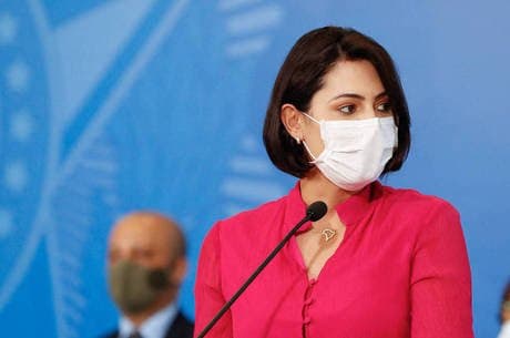 Primeira-dama Michelle Bolsonaro testa positivo para COVID-19