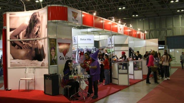 Um milhão de vibradores e consolos chegaram às casas dos brasileiros com isolamento social e vendas de sex shops aumentam 50%; veja quem são os maiores consumidores e o campeão de procura