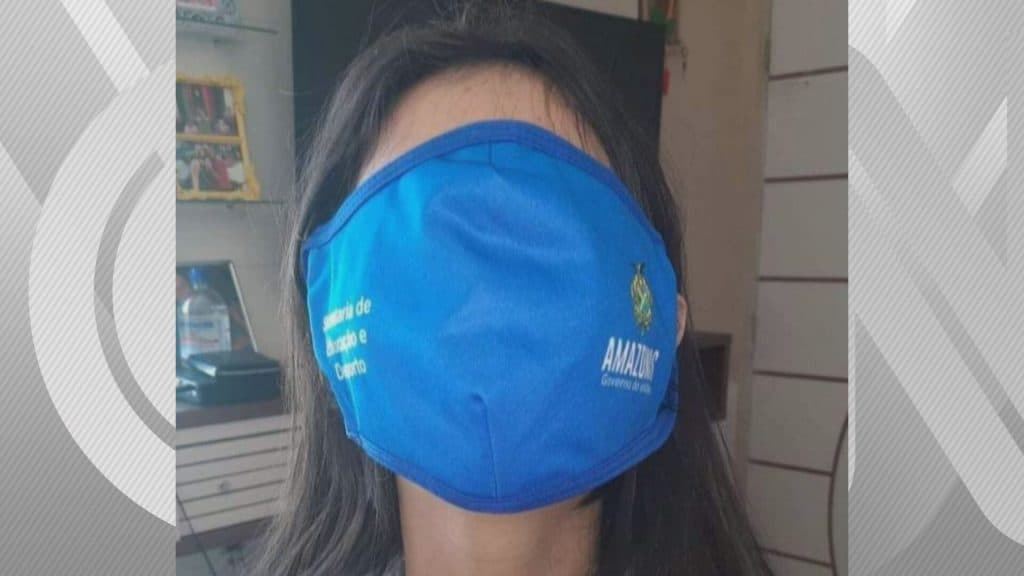 Máscaras gigantes para alunos do AM viralizam; Secretaria diz que serão trocadas