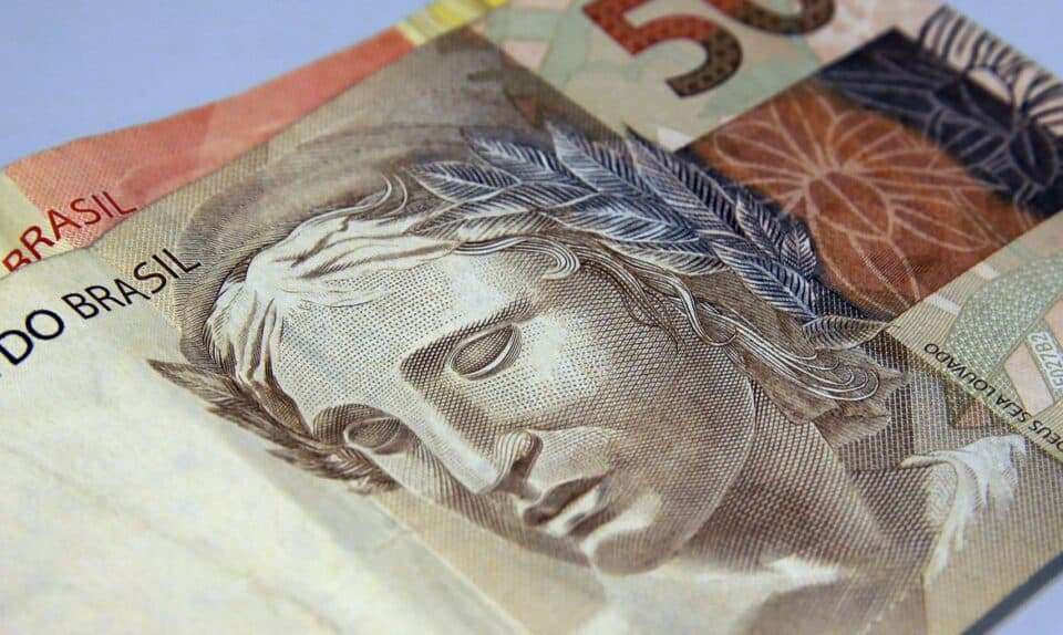 Renda Brasil deve propor que empresas doem a famílias carentes