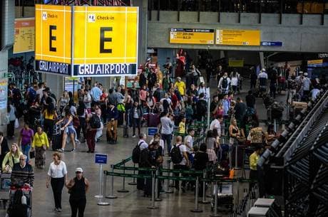 Pandemia deixa passagens aéreas até 60% mais baratas