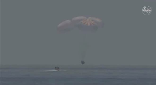 Após 2 meses no espaço, astronautas da Nasa retornam à Terra a bordo da cápsula Crew Dragon "Endeavour", da SpaceX