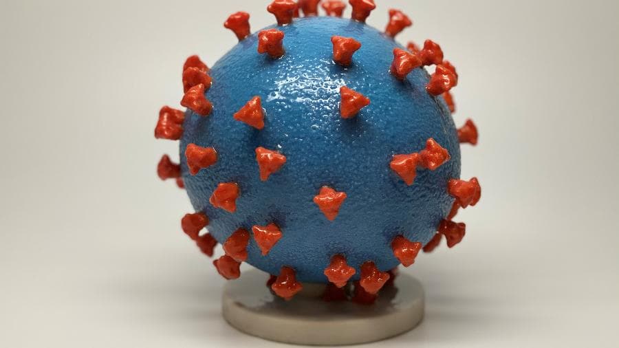 Pandemia de covid-19 desacelera em quase todo o mundo; queda de 12% de mortes