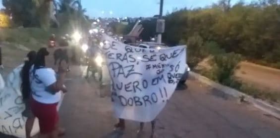 Protesto fecha acesso à Ponte de Igapó após menino de 13 anos ser baleado
