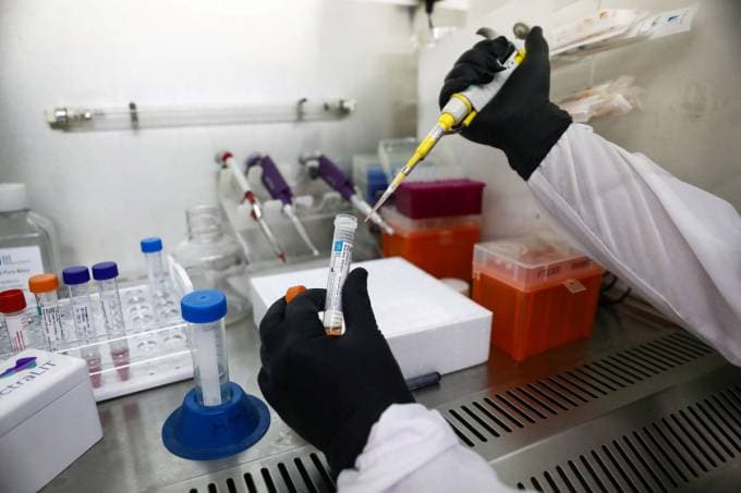 Covid-19 pode existir para sempre, alerta cientista de Oxford: “Teremos que ter um ciclo contínuo de vacinações“