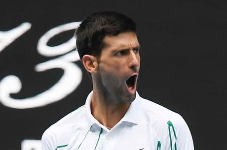 Tenista número um do mundo, Novak Djokovic é desclassificado do US Open após acertar bolada em juíza
