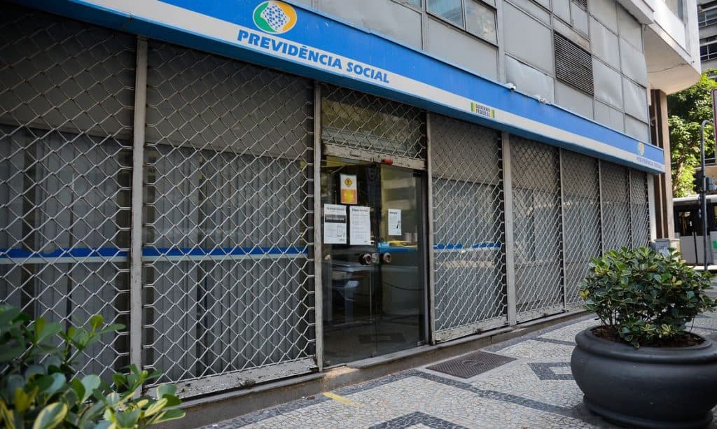 Governo convoca médicos peritos para retorno ao atendimento presencial nas agências do INSS