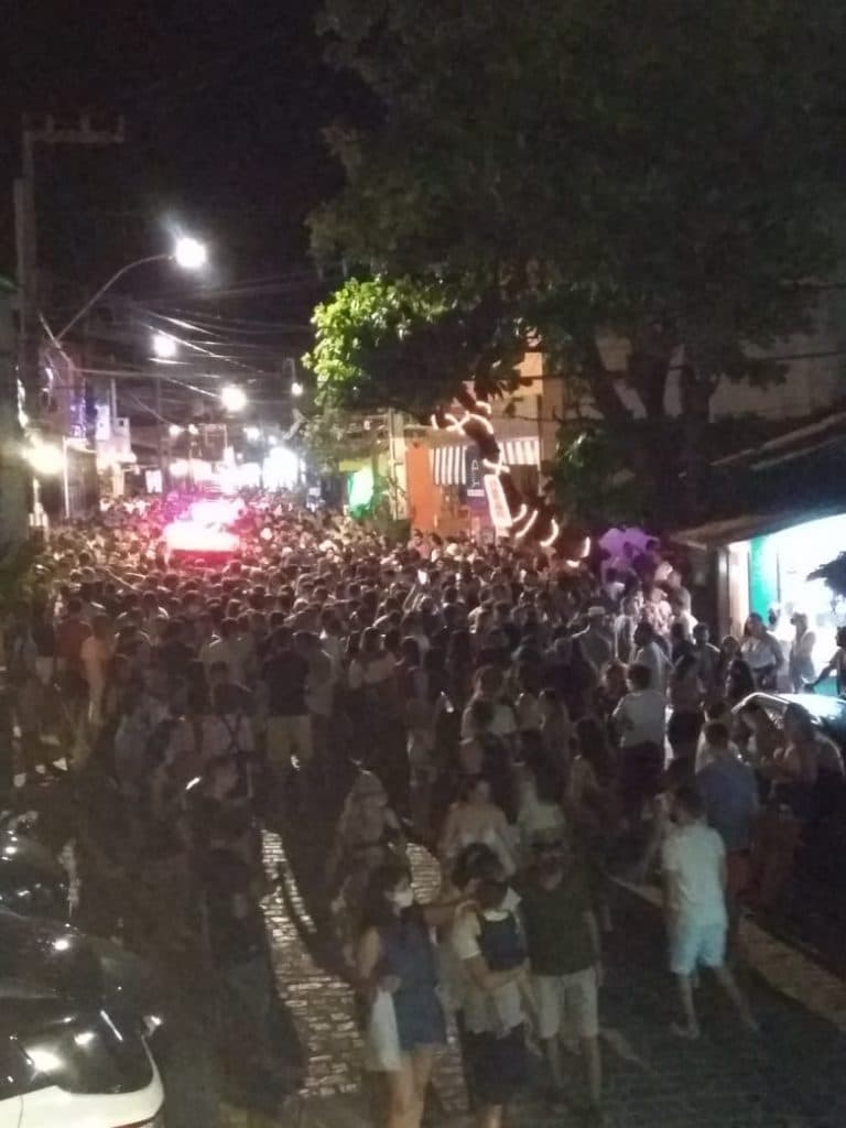 FOTOS: Multidão nas ruas de PIPA assusta, mostra falta de educação e respeito com o próximo