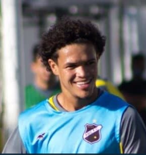 Corinthians está perto de vencer concorrência do Palmeiras e contratar lateral do ABC, noticia imprensa em SP