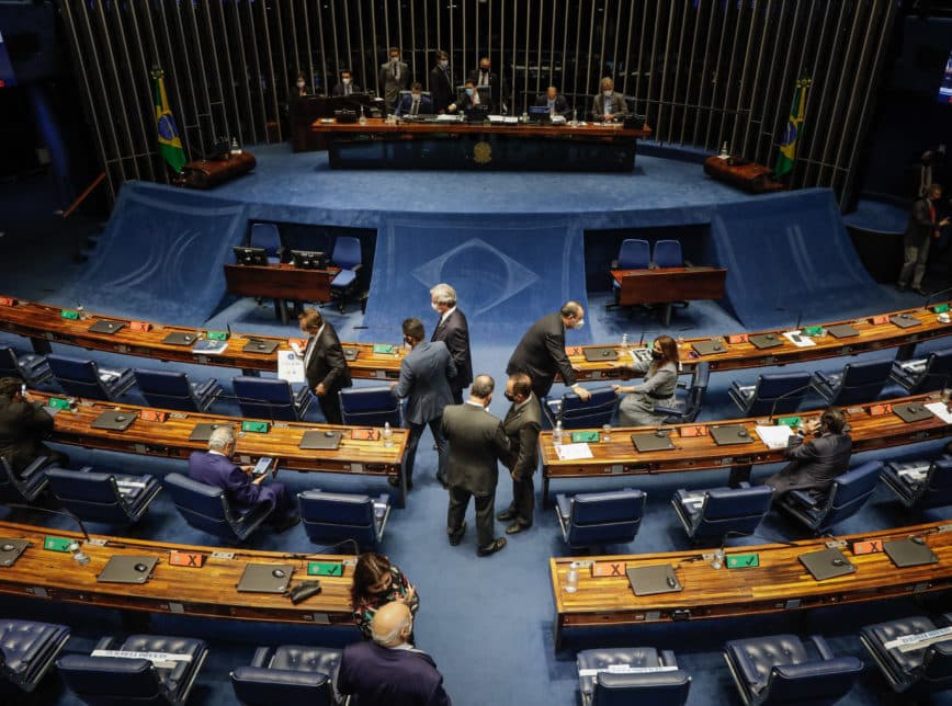 Senado aprova suspensão de dívidas de clubes de futebol até o fim do ano