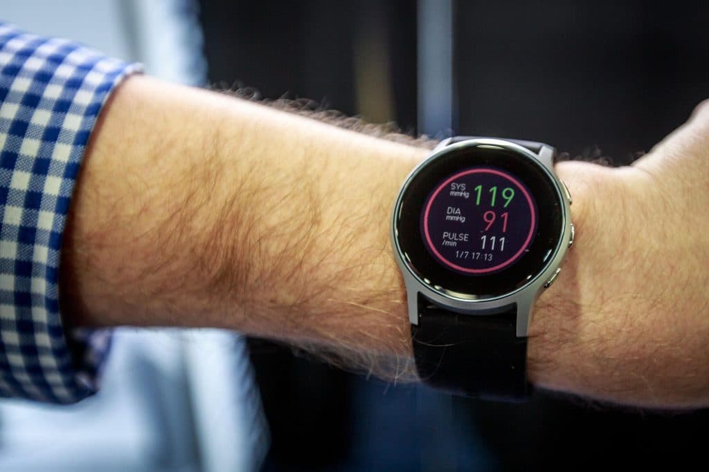 Anvisa libera medir pressão e até gerar eletrocardiograma por smartwatches