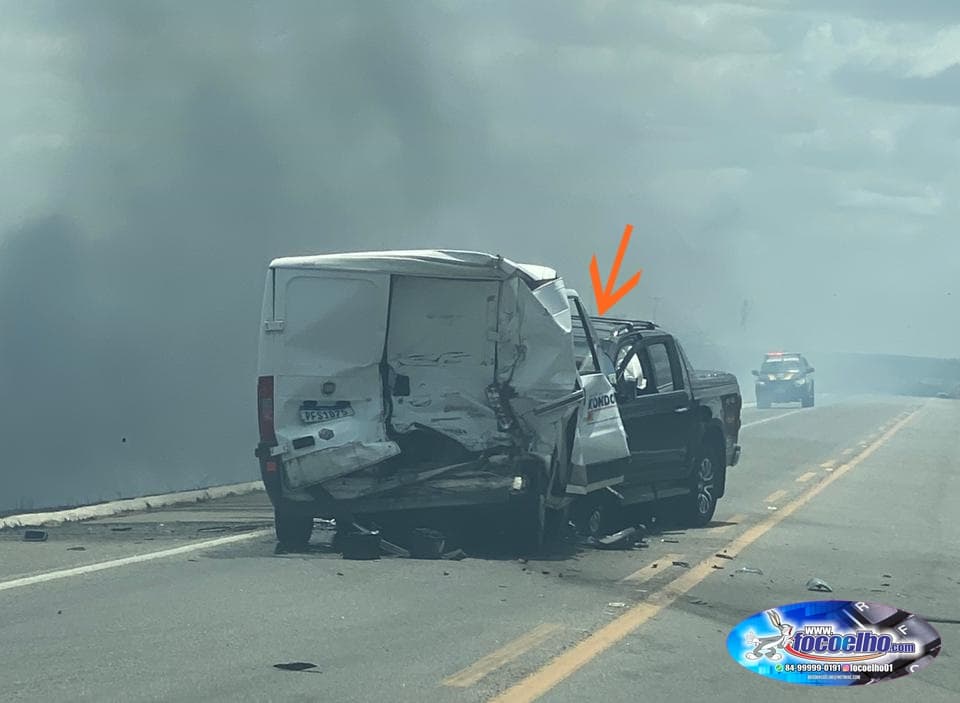 FOTOS: Colisão frontal na BR-304, em Assu, deixa dois feridos