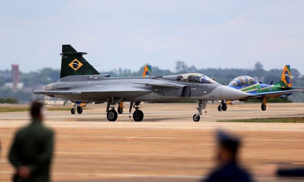 Saab, fabricante de caças Gripen, quer transformar o Brasil em base para exportação de equipamentos de defesa