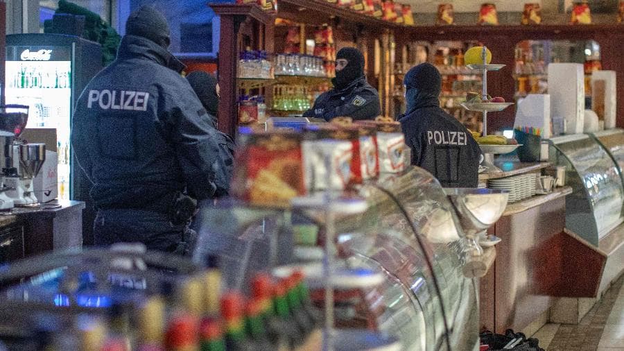 Investigação na Itália aponta que máfia comprava armas fabricadas no Brasil e tem conexões com o PCC