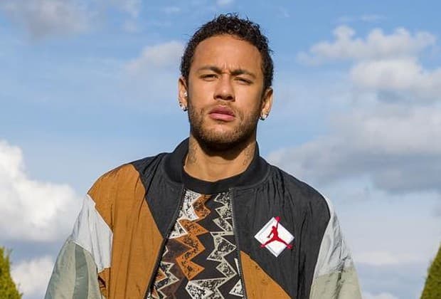 Juiz encerra acusação contra Neymar por divulgar fotos íntimas