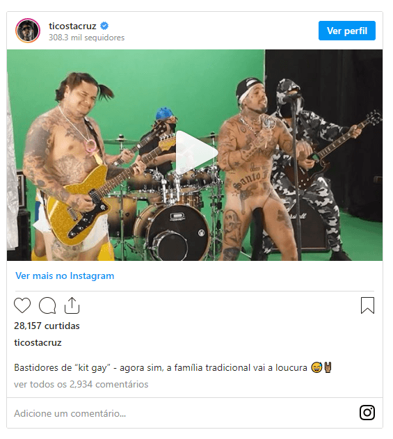 QUE BACANA: Detonautas estreia vídeo de música sobre “kit gay”, com vocalista pelado