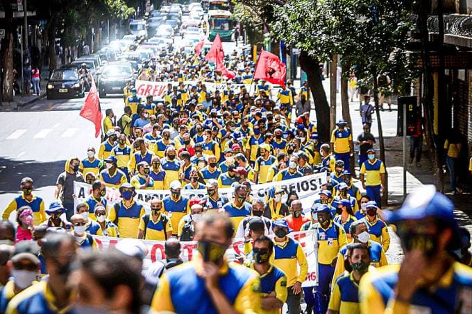 Correios: brasileiros pagam 224 milhões de reais para manter a estatal