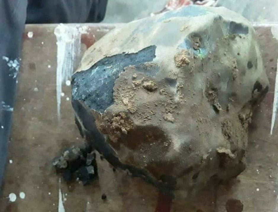 Meteorito de 2,2 kg cai em casa na Indonésia e deixa morador milionário