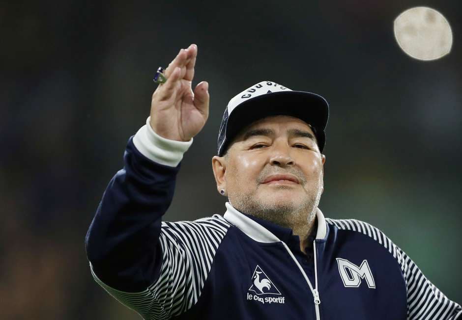 Maradona tem alta após cirurgia no cérebro e vai iniciar tratamento em casa para combater o alcoolismo