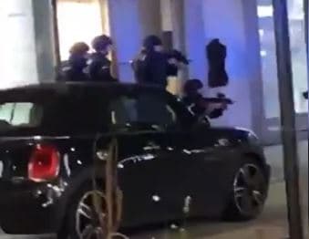 IMAGENS FORTES: Tiroteio nas proximidades de sinagoga alvo de ataque terrorista em Viena
