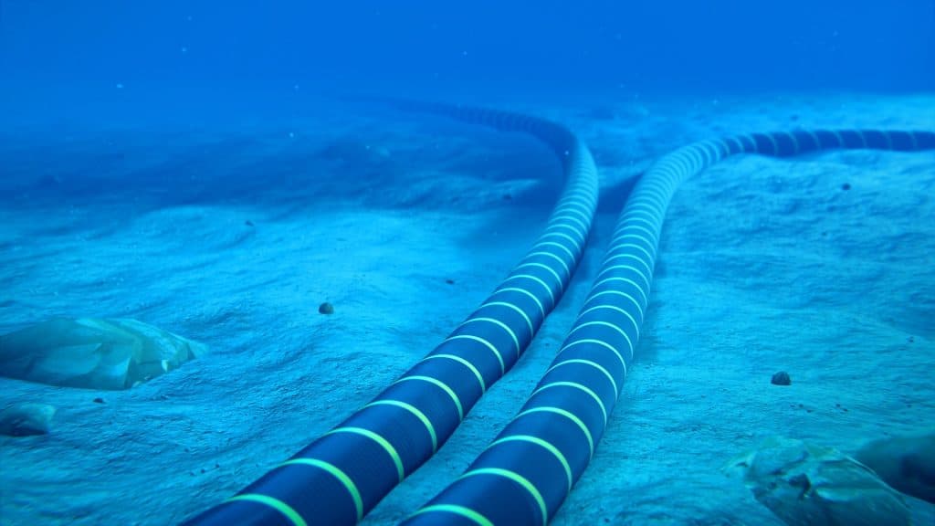 Cabo submarino de fibra óptica que conectará Brasil e Europa é ancorado em Fortaleza