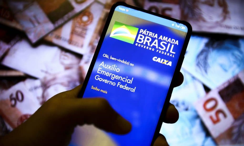 Governo federal vai cobrar que 2,6 milhões de pessoas devolvam auxílio emergencial irregular