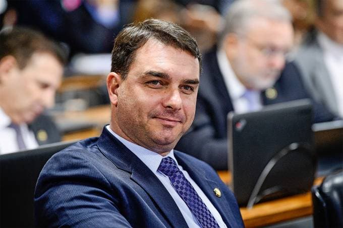 Justiça do Rio rejeita mais um recurso da Globo contra Flávio Bolsonaro