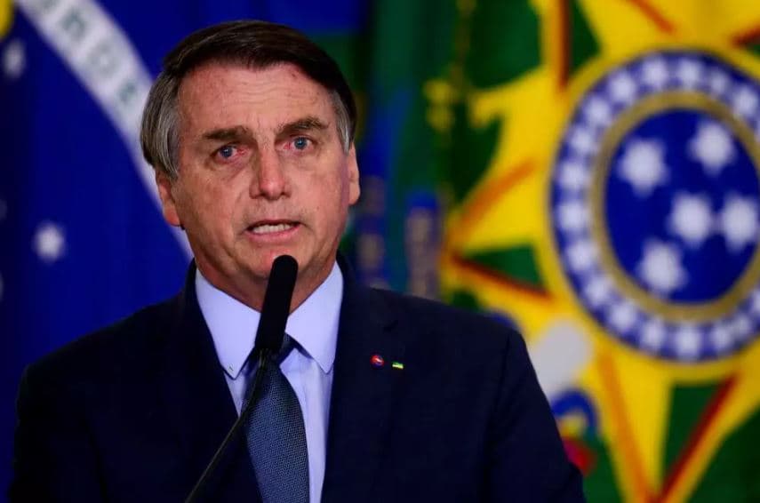 Bolsonaro desiste de novo programa social e vai retomar Bolsa Família