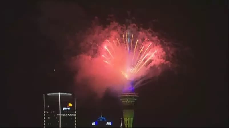 VÍDEO: Nova Zelândia celebra a chegada de 2021 com fogos e show de luzes