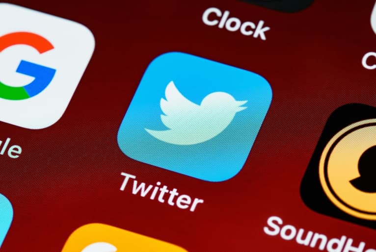 Twitter vai remover postagens com informações falsas sobre vacinas da Covid-19