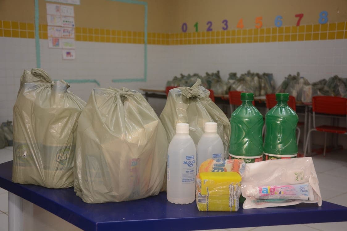 Prefeitura de São Gonçalo realiza distribuição de kits de higiene para famílias do Amarante, Golandim, Regomoleiro e Santo Antônio