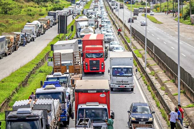 Duas das maiores entidades que representam caminhoneiros não vão aderir à greve