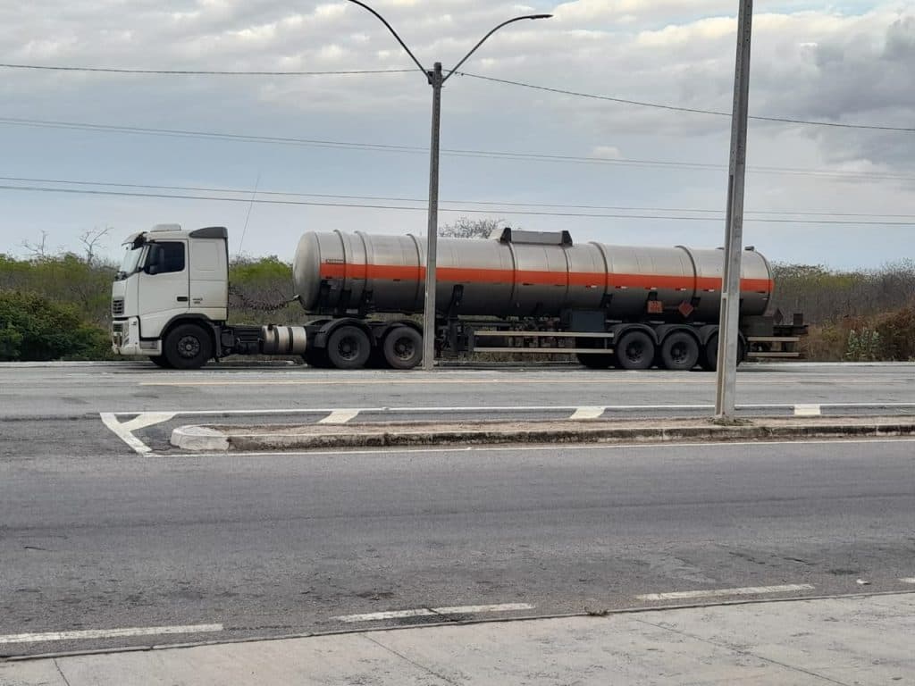 Carreta com 35 mil litros de álcool e avaliada em R$ 82 mil é apreendida no RN