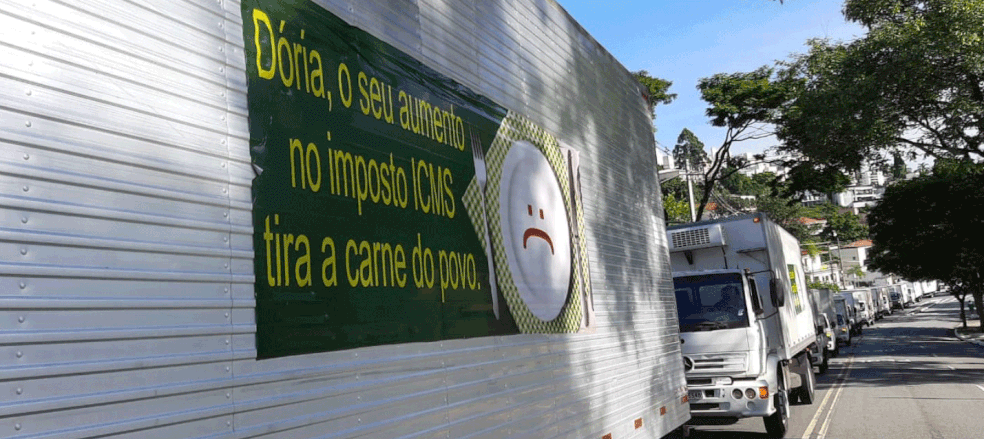 FOTOS E VÍDEO: Caminhoneiros protestam contra Doria por causa do aumento do ICMS em SP