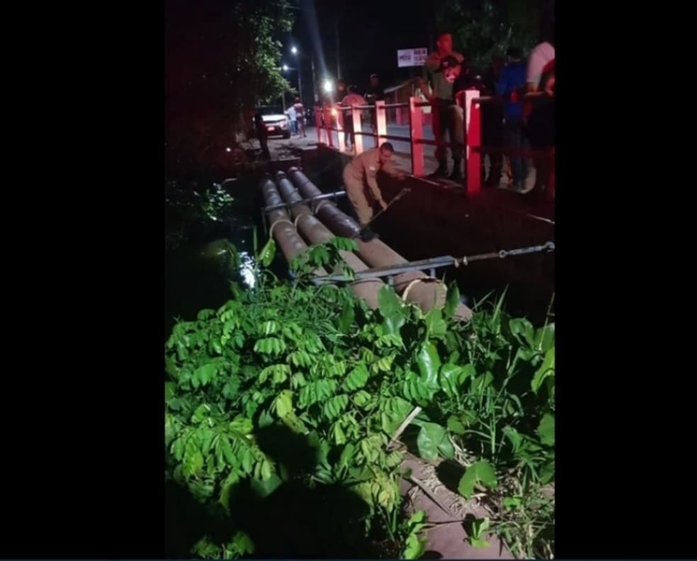 Motociclista morre após colidir com carro em cima da ponte e cair no rio Pium