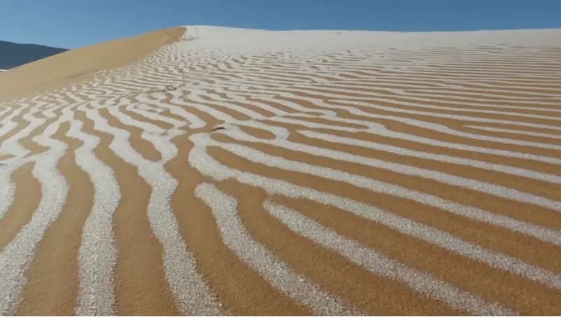 FOTO: Deserto do Saara tem registro de gelo e neve nas dunas em fenômeno raro