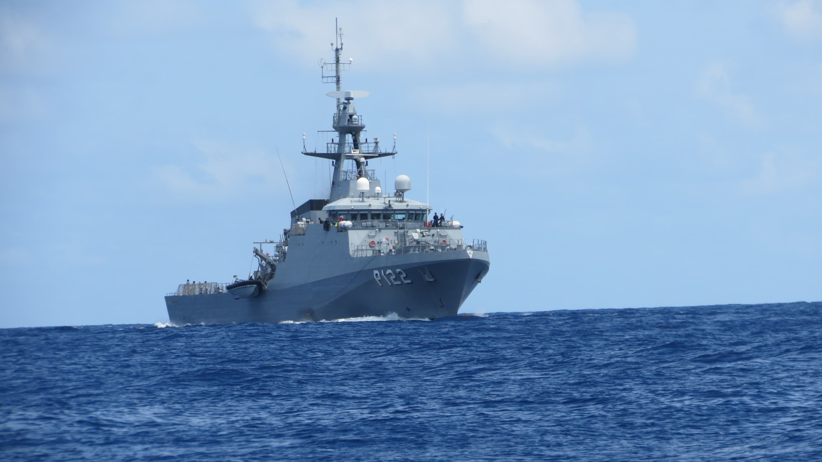Operação internacional com apoio da Marinha do Brasil e Polícia Federal intercepta e apreende embarcação carregada com cocaína a cerca de 270 quilômetros da costa de Recife