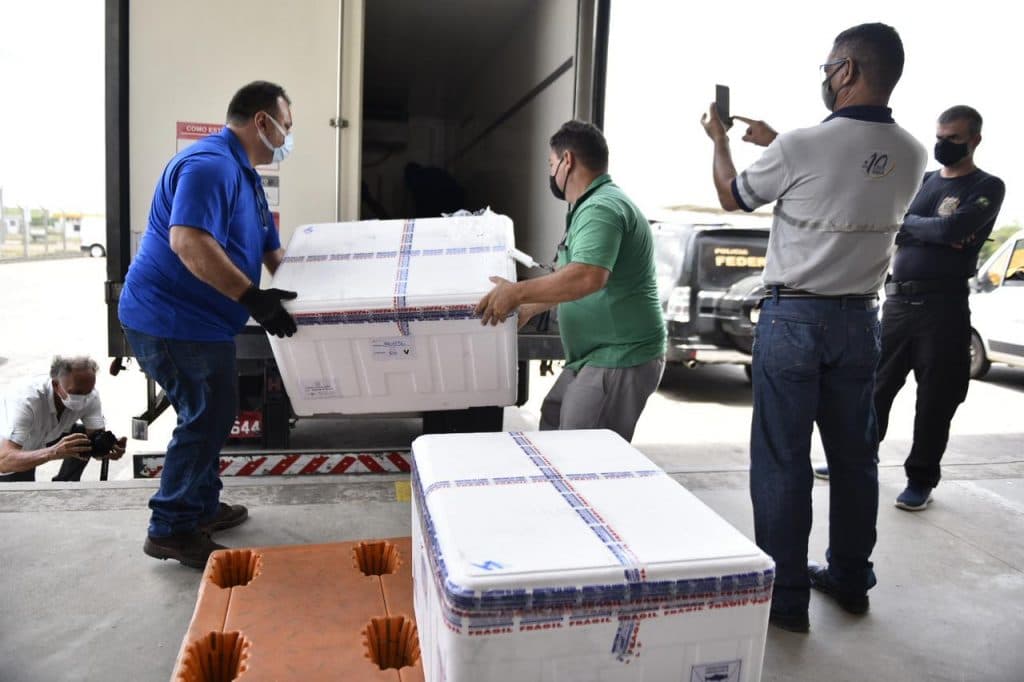 Lote com 46,8 mil doses da vacina contra Covid-19 atenderá idosos com 75 anos ou mais