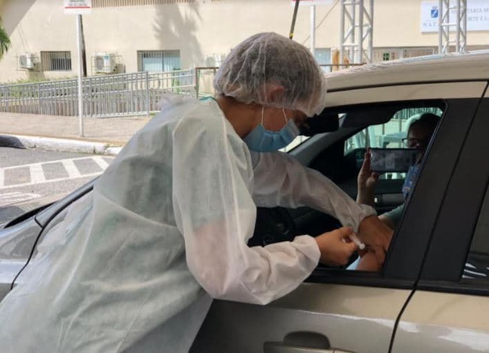 Vacinação da segunda dose da Coronavac para profissionais de saúde segue até sexta-feira (19) exclusivamente no Via Direta