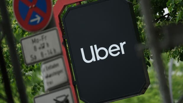 Justiça britânica determina que motoristas do Uber devem ser considerados funcionários