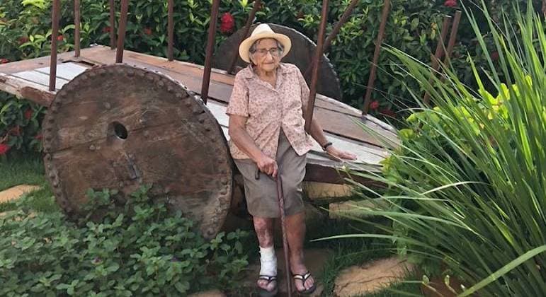 TRAGÉDIA: Idosa morre atropelada pelo carro da própria filha após ser vacinada contra a Covid-19 em MG