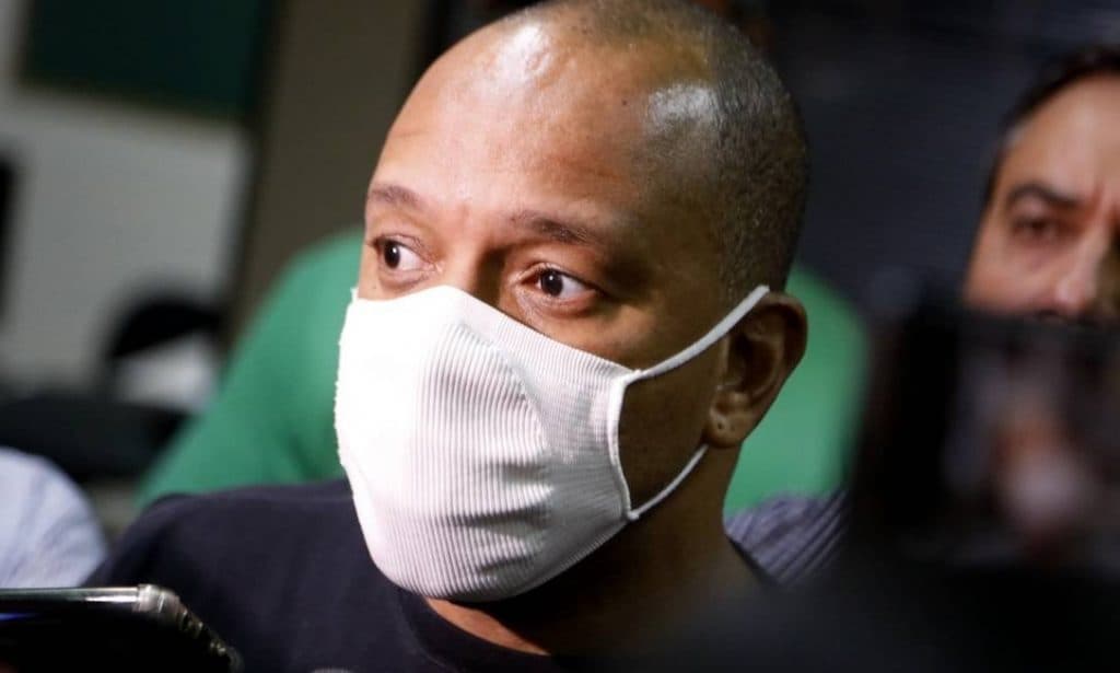 Vocalista do grupo Molejo confirma em depoimento que "manteve relações sexuais" com cantor que o acusa de estupro, mas nega crime