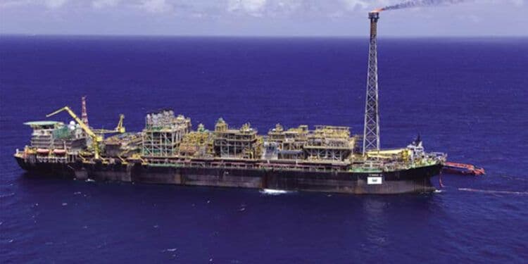 Incêndio atingiu plataforma de petróleo da Petrobras no RJ