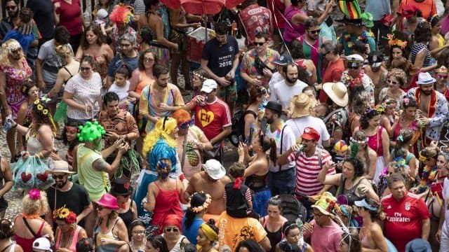Ambev oferece auxílio de até R$ 255 para ambulante que não vai trabalhar no Carnaval