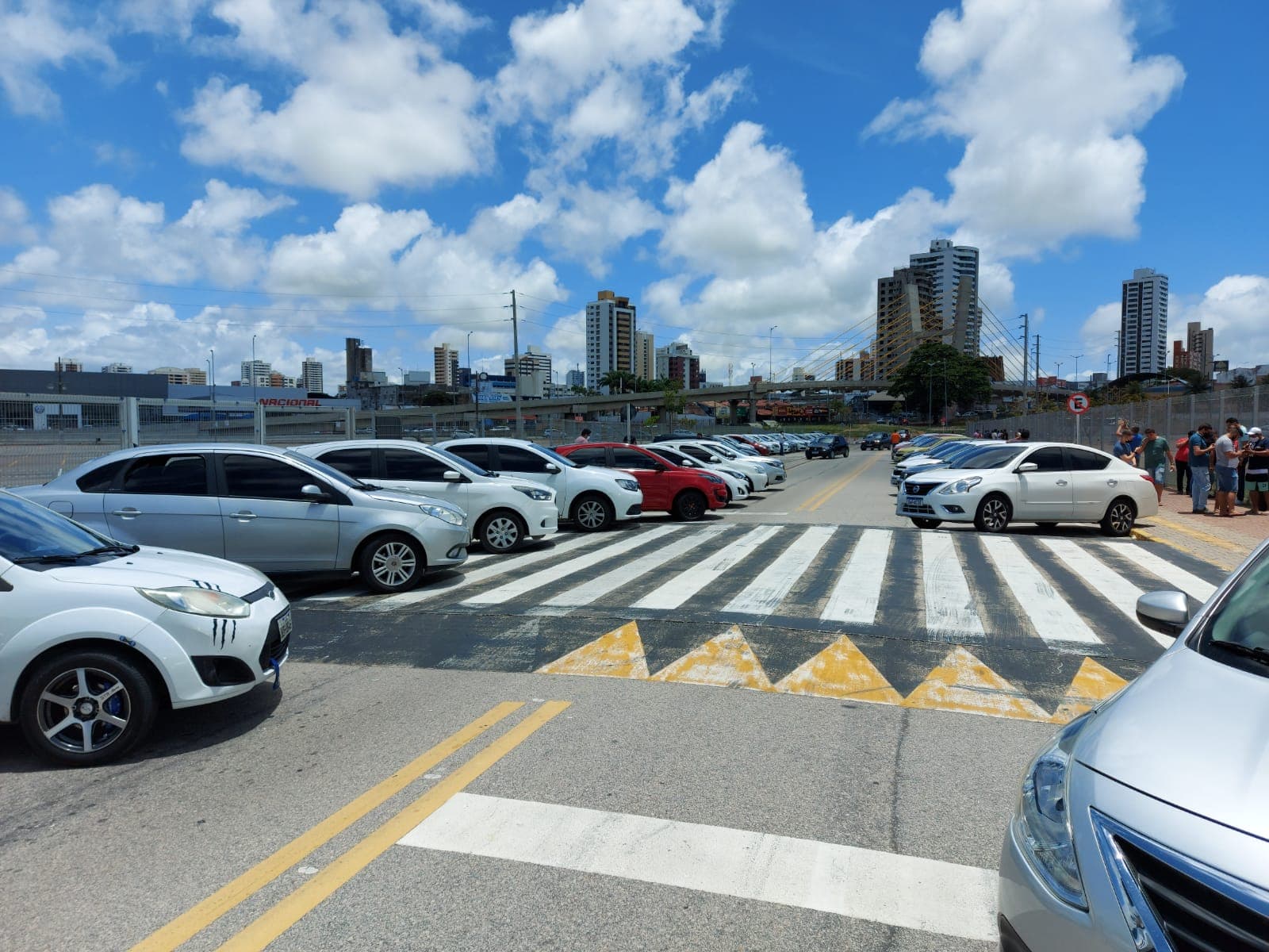 FOTOS E VÍDEO: Motoristas de aplicativos realizam paralisação em Natal contra valores recebidos