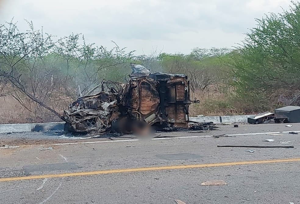 Motorista morre carbonizado após acidente na BR-304, em Lajes