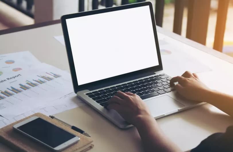 Empresa paga R$ 13 mil para candidatos participarem de detox digital por 24h