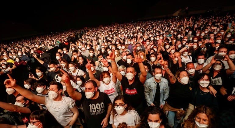 5 mil pessoas vão a show em Barcelona para testar eventos pós-pandemia